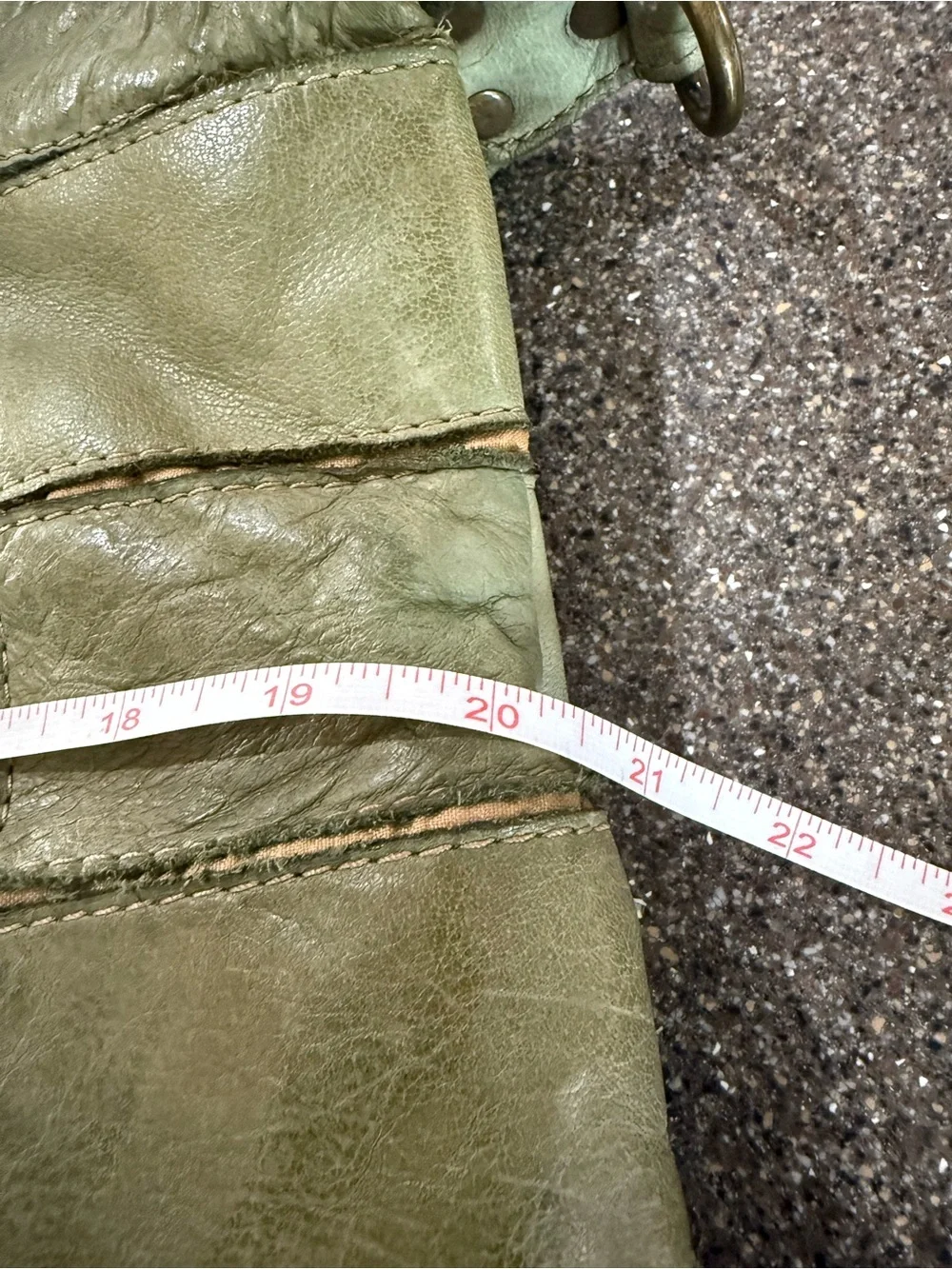 Buckle spacious shoulder